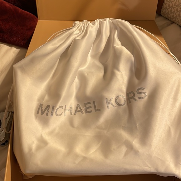 Michael Kors Small handbag! - Picture 7 of 7